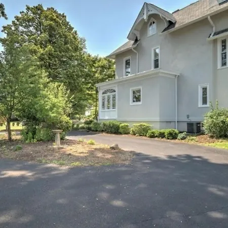 Perfect For Group Retreats - Direct Train Into Nyc - 25 Mins - Private Parking Included! Villa